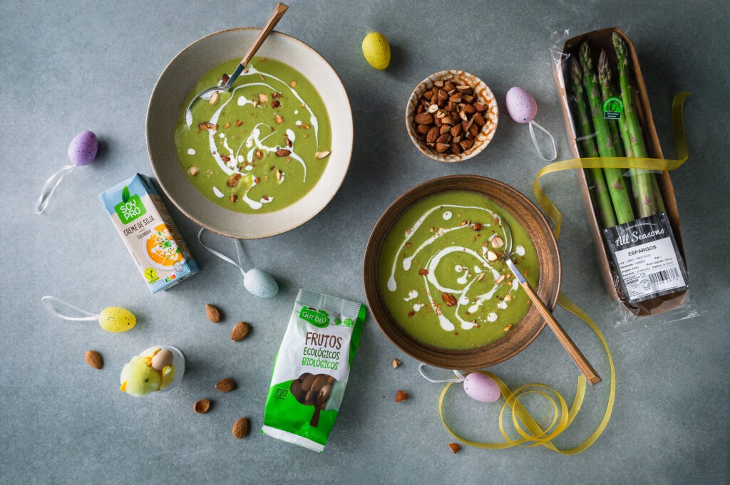 Creme de espargos com amêndoas torradas