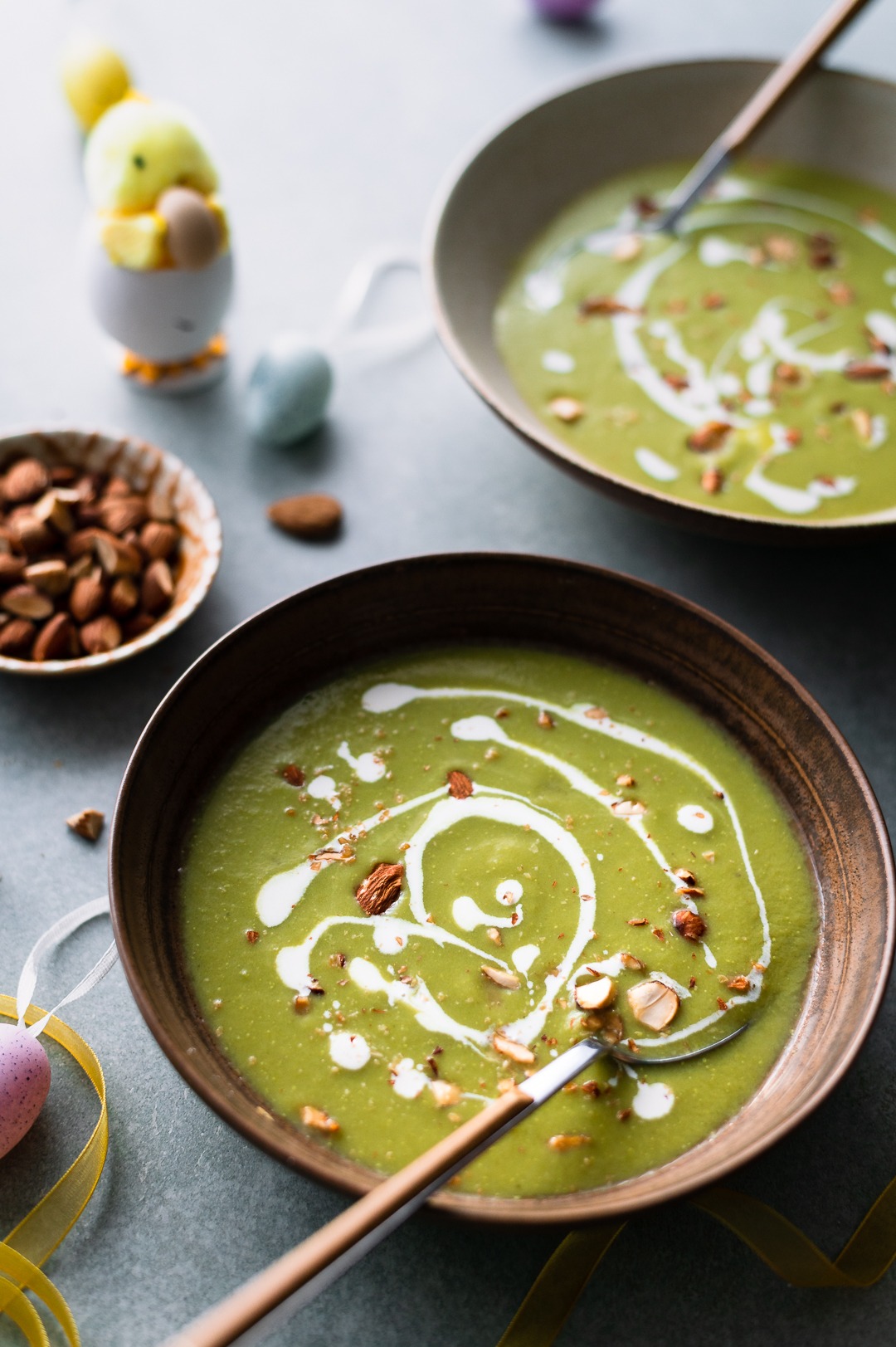Creme de espargos com amêndoas torradas