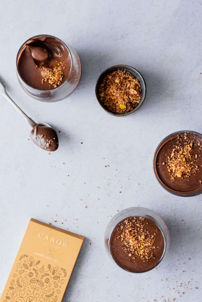 Mousse de alfarroba com praline de frutos secos